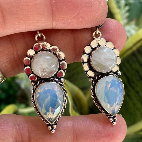 925 sterling silver Overlay moonstones & iridescent opalite dangly boho earrings - Picture 10 of 12